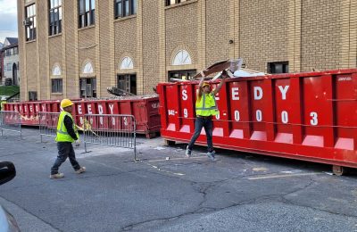 Heavy-duty commercial dumpster: Speedy Dumpsters